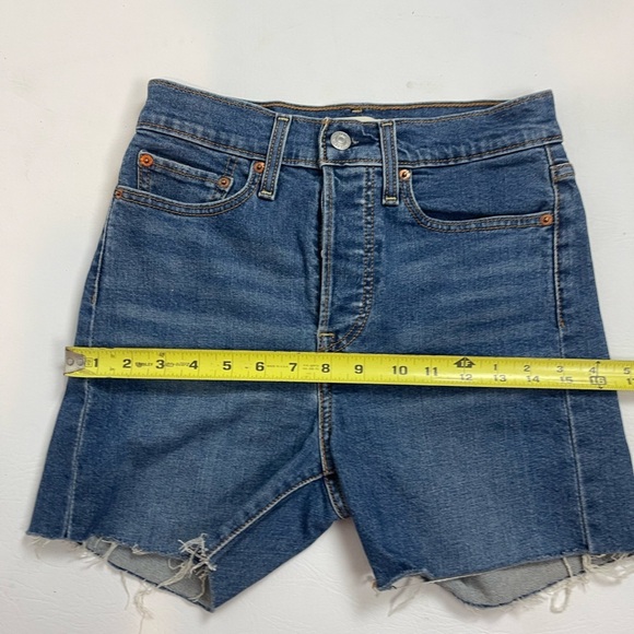 Levi's Wedgie Skinny High-Waisted Raw Hem Denim Shorts Medium Wash Sz 27 - Picture 4 of 8